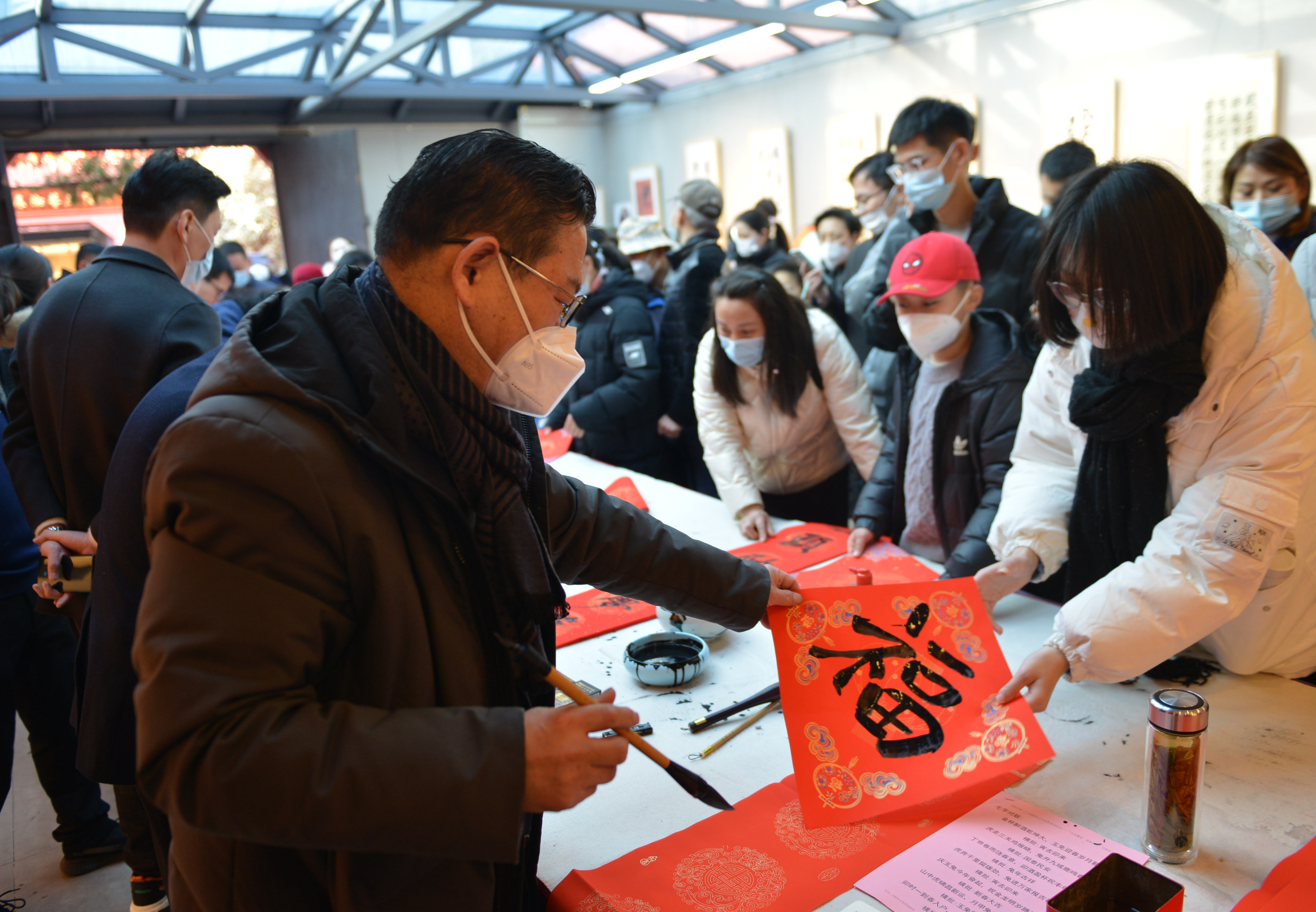 “文化繁星 迎春送福”书画家义务写春联开启庐阳区专场